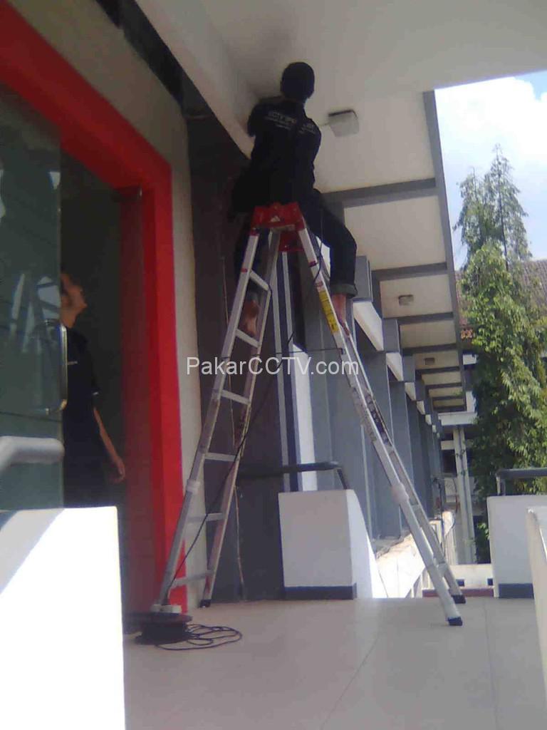 Pemasangan CCTV pada PT LEN Railway System Soekarno Hatta Bandung